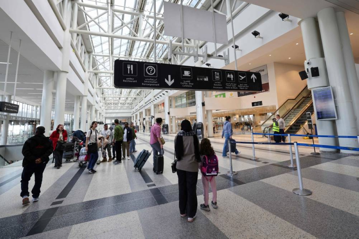 This picture shows passengers at Beirut's Rafik Hariri airport on April 10, 2026. Smoke from an Israeli strike still lingered in the air as a plane from Lebanon's national carrier took off from Beirut airport, which has stayed open despite the latest war between Israel and Hezbollah. The country's only international passenger facility, whose departure boards are now largely red with cancellations, is located on the Mediterranean coast at the edge of Beirut's southern suburbs. (Photo by Anwar AMRO / AFP)