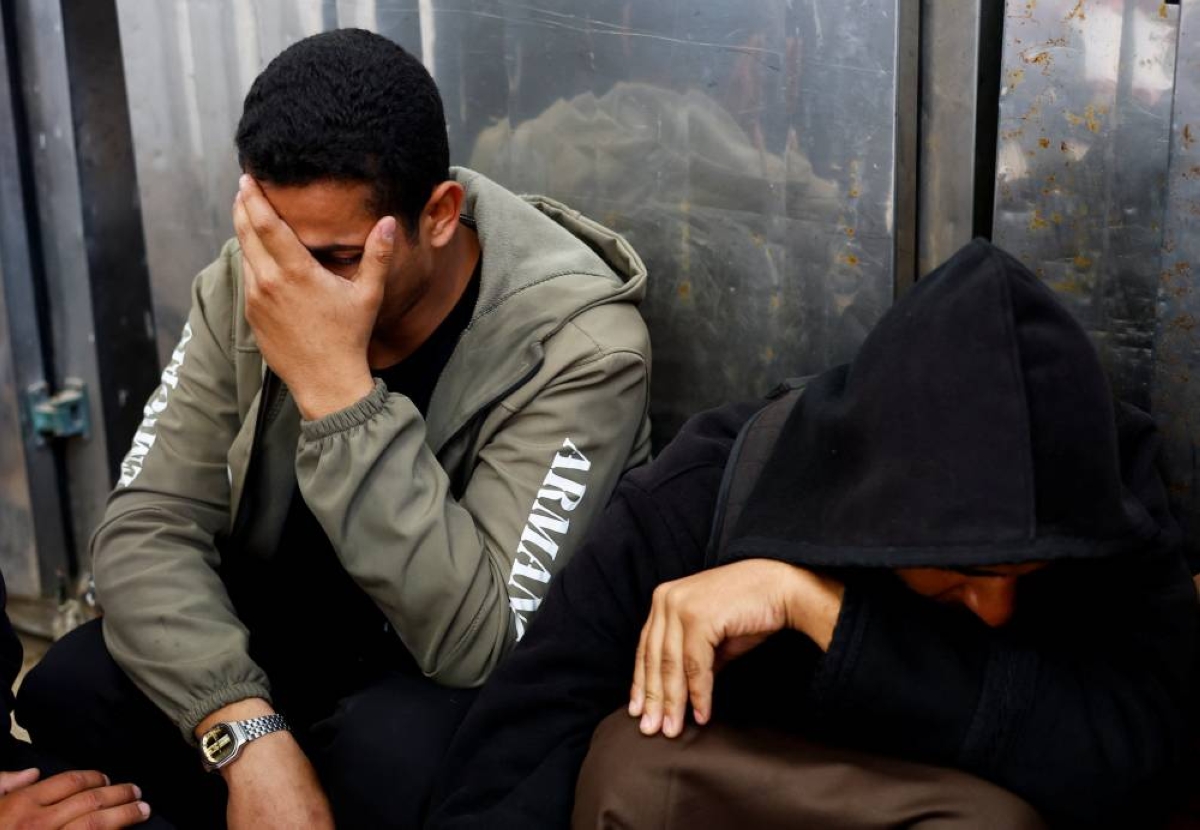 Mourners react during the funeral of Palestinians who were killed in an Israeli strike, according to medics, at Al-Aqsa Martyrs Hospital in Deir al-Balah, central Gaza Strip, April 11, 2026. REUTERS/Mahmoud Issa