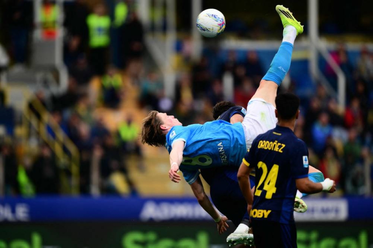 Napoli’s Scottish midfielder #8 Scott McTominay kicks the ball during the Italian Serie A football match between Parma and Napoli at the Ennio Tardini stadium in Parma on April 12, 2026. (AFP)