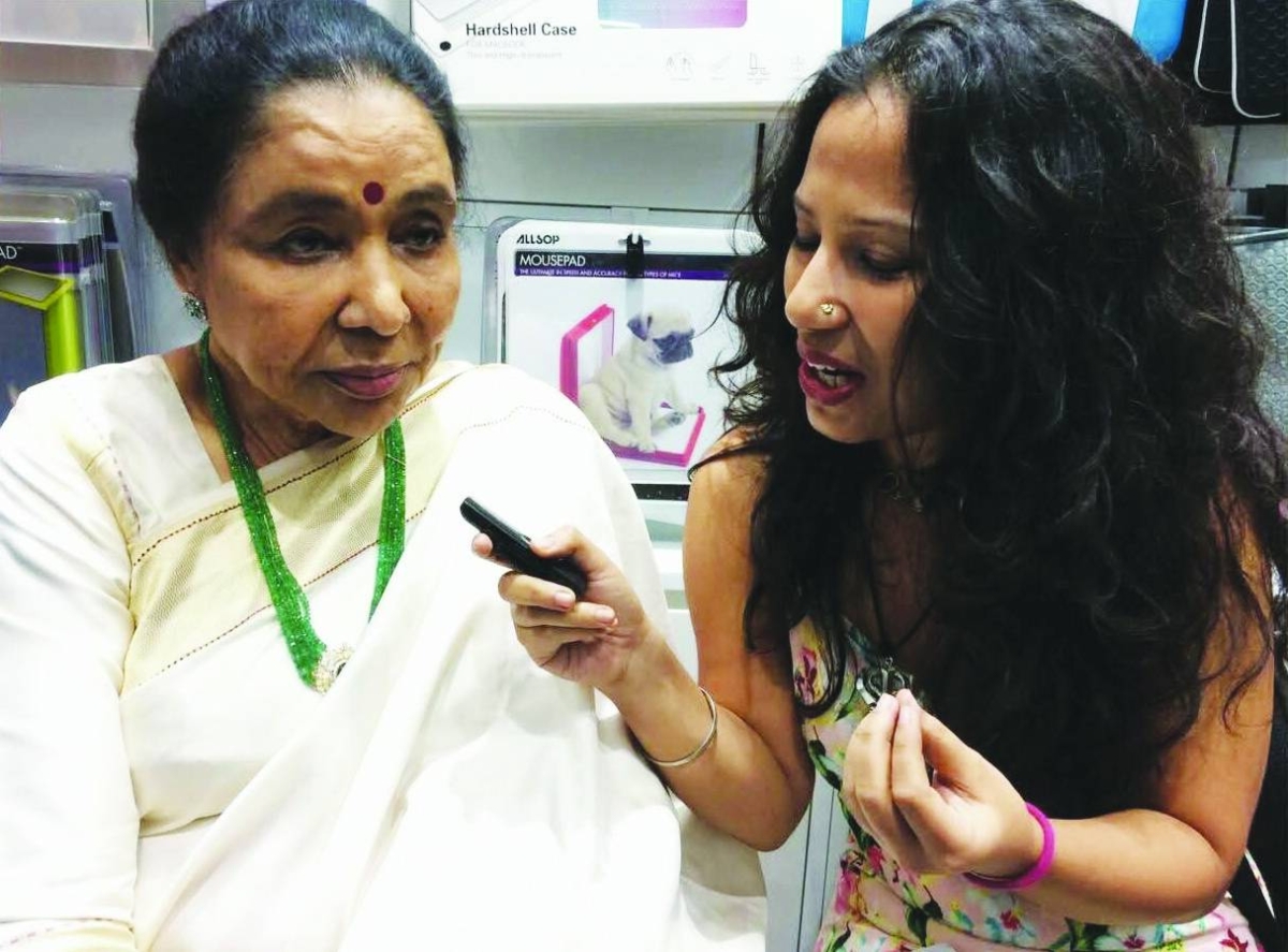 The writer with Asha Bhosle.
