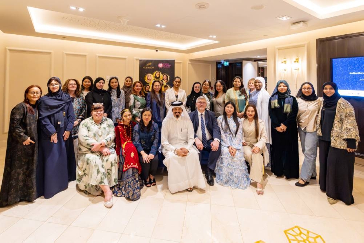 Ambassador of Moldova to Qatar, HE Iulian Grigorita (3rd left, front row) with artists, life coaches, organisers, and some guests and attendees during the “Reflections: After the Crescent, Amid Change” art exhibition.