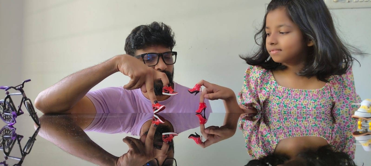 Imthiyas Aboobacker trains his daughter Irene at home. He encourages his family to join his sessions, helping them learn finger dance alongside him.
   
