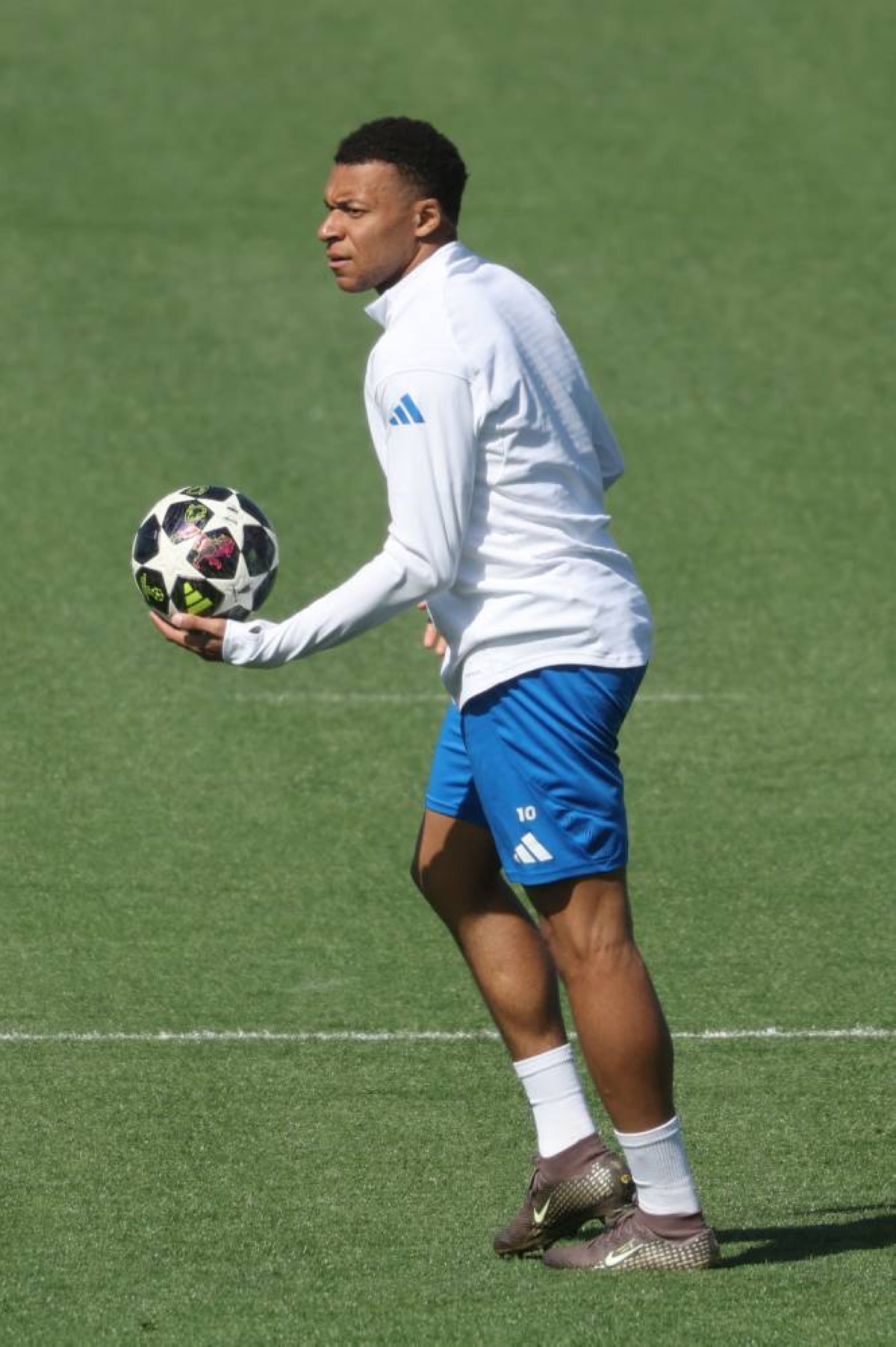 Real Madrid's French forward #10 Kylian Mbappe attends a training session on the eve of the UEFA Champions League quarter final first leg football match against FC Bayern Munich, at Real Madrid Sports City in Valdebebas, in the outskirts of Madrid on April 6, 2026. (Photo by Pierre-Philippe MARCOU / AFP)