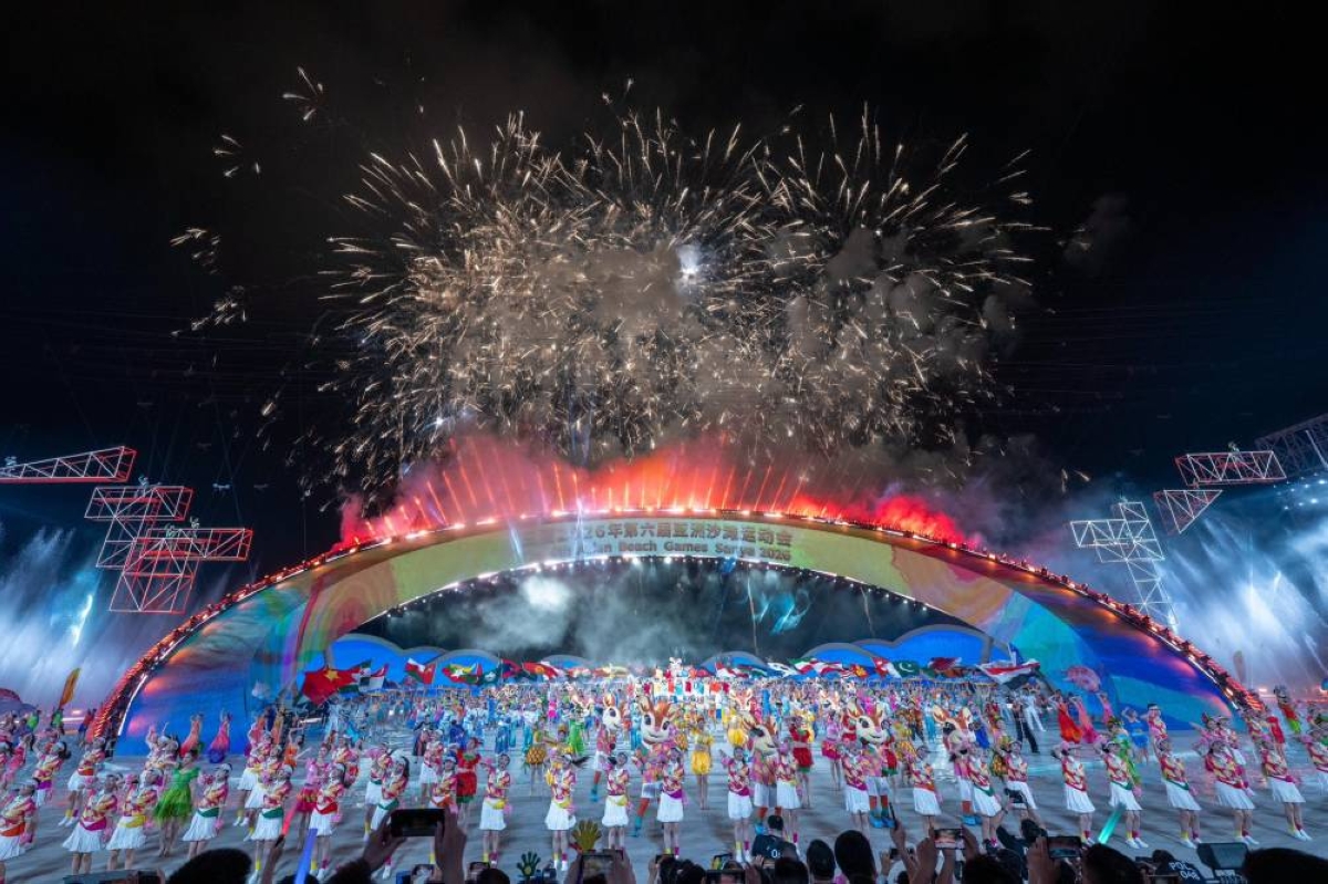 The opening ceremony, held at the Arena Theatre in Yasha Park in Sanya, featured spectacular performances.