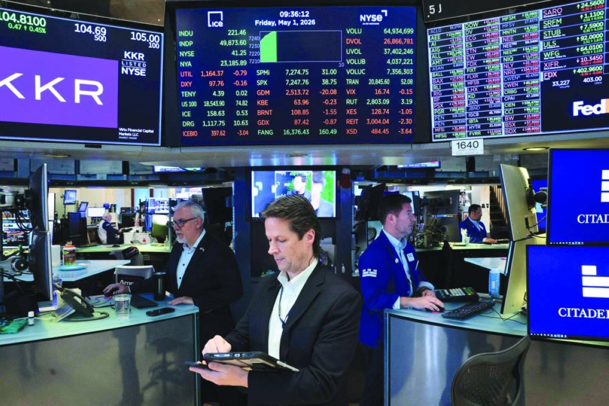 Traders work on the floor of the New York Stock Exchange. Investors will look for another batch of earnings reports and fresh employment data to drive a resilient US stocks rally higher this week, in the face of ‌spiking oil prices and a more hawkish Federal Reserve.