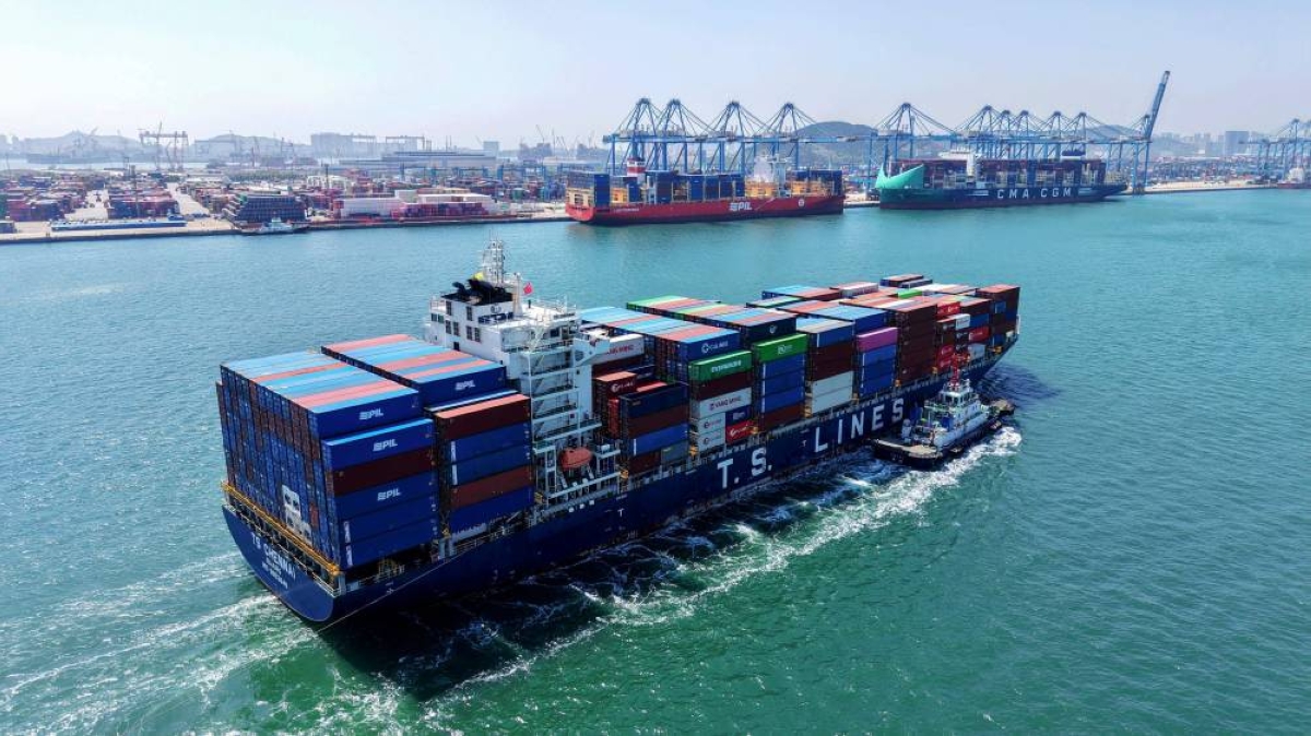 China April exports rebound strongly, trade surplus widens