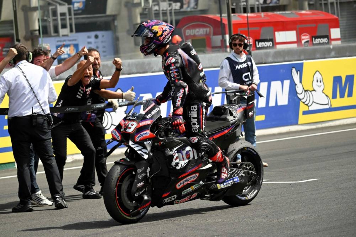 Aprilia Racing's Spanish rider Jorge Martin (C) celebrates with his team in parc ferme after winning the Moto GP Grand Prix of France Sprint race at Le Mans, northwestern France, on May 9, 2026. (AFP)