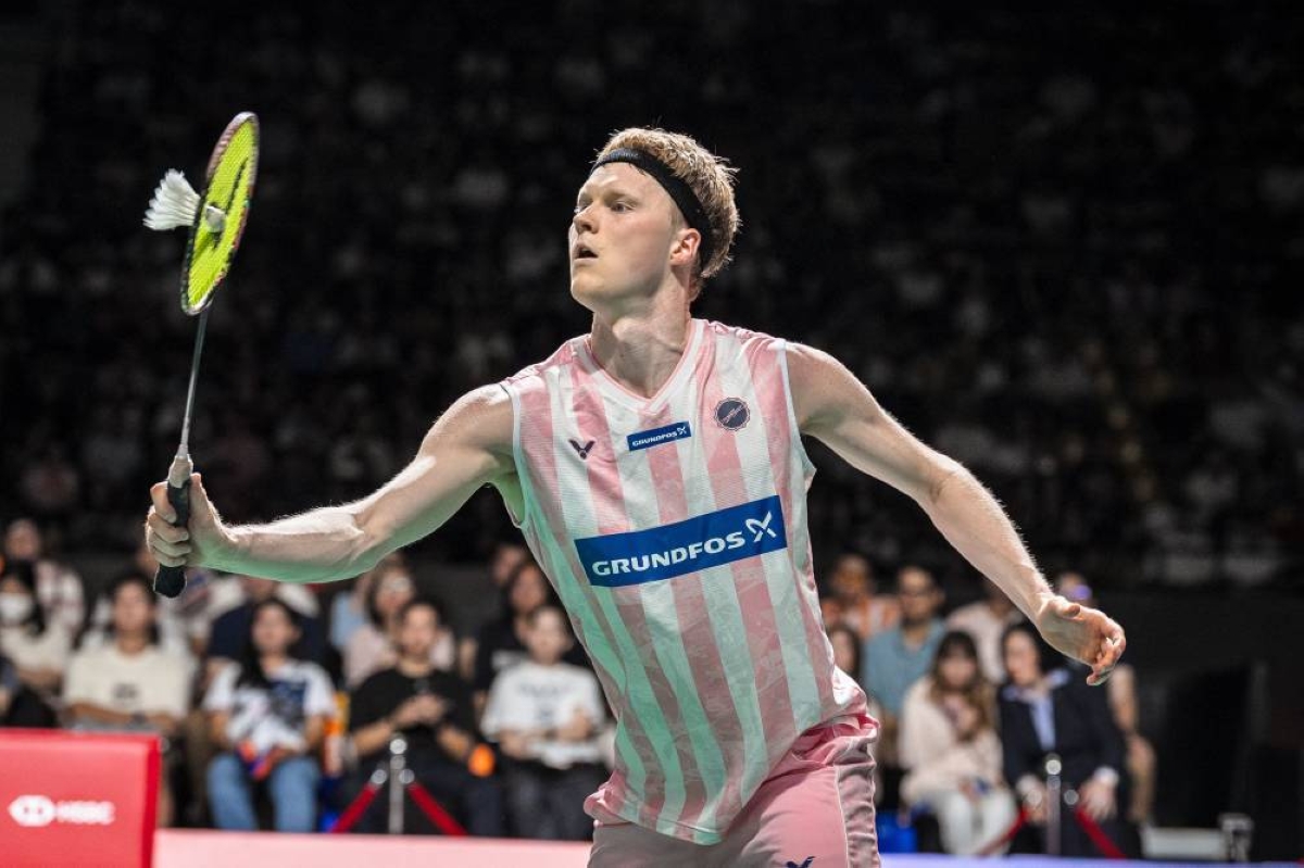 Denmark's Anders Antonsen plays a shot against Thailand's Kunlavut Vitidsarn during their Thailand Open final in Bangkok on May 17, 2026. (AFP)