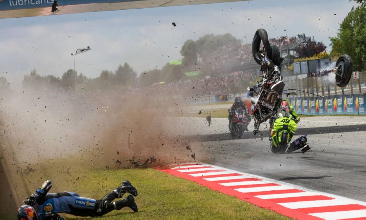 TOPSHOT - Team Gresini Racing MotoGP's Alex Marquez crashes during the 2026 Catalunya Moto GP Grand Prix at the Catalunya racetrack in Montmelo, near Barcelona, on May 17, 2026. (Photo by DANIEL BALLARIN / AFP)