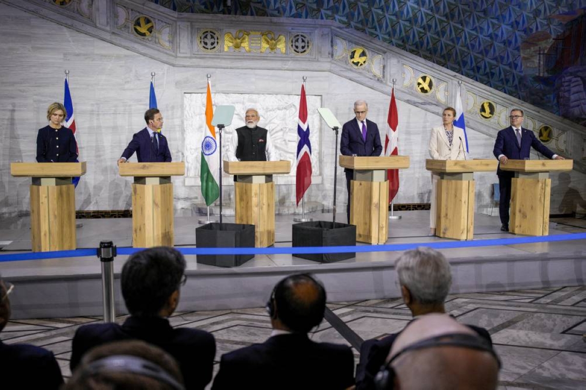 Icelandic Prime Minister Kristrun Frostadottir, Swedish Prime Minister Ulf Kristersson, Indian Prime Minister Narendra Modi, Norwegian Prime Minister Jonas Gahr Stoere, Danish Prime Minister Mette Frederiksen and Finnish Prime Minister Petteri Orpo attend a press conference after the meeting between India and the Nordic countries at the City Hall in Oslo, yesterday. (Reuters)