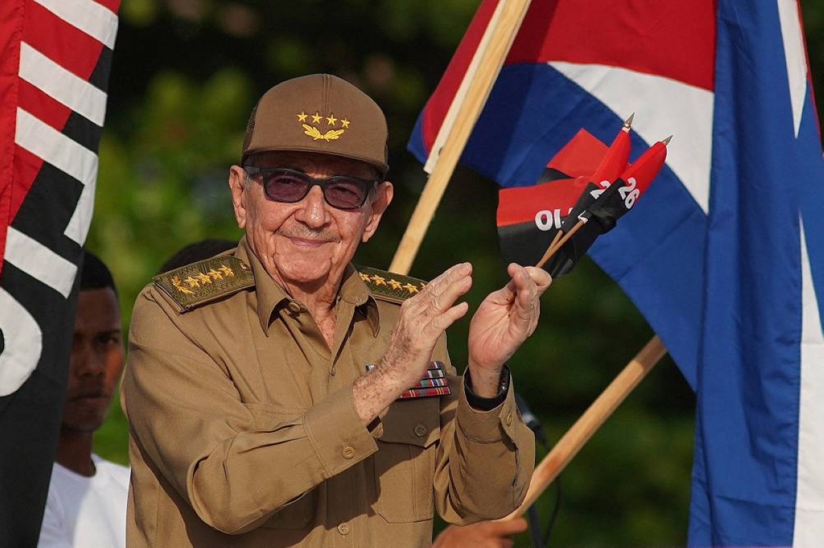 FILE PHOTO: Cuba's former President Raul Castro claps during a ceremony marking the 69th anniversary of the July 26, 1953 rebel assault which late Cuban leader Fidel Castro led on the Moncada army barracks, in Cienfuegos, Cuba, July 26, 2022. REUTERS/Alexandre Meneghini/File Photo