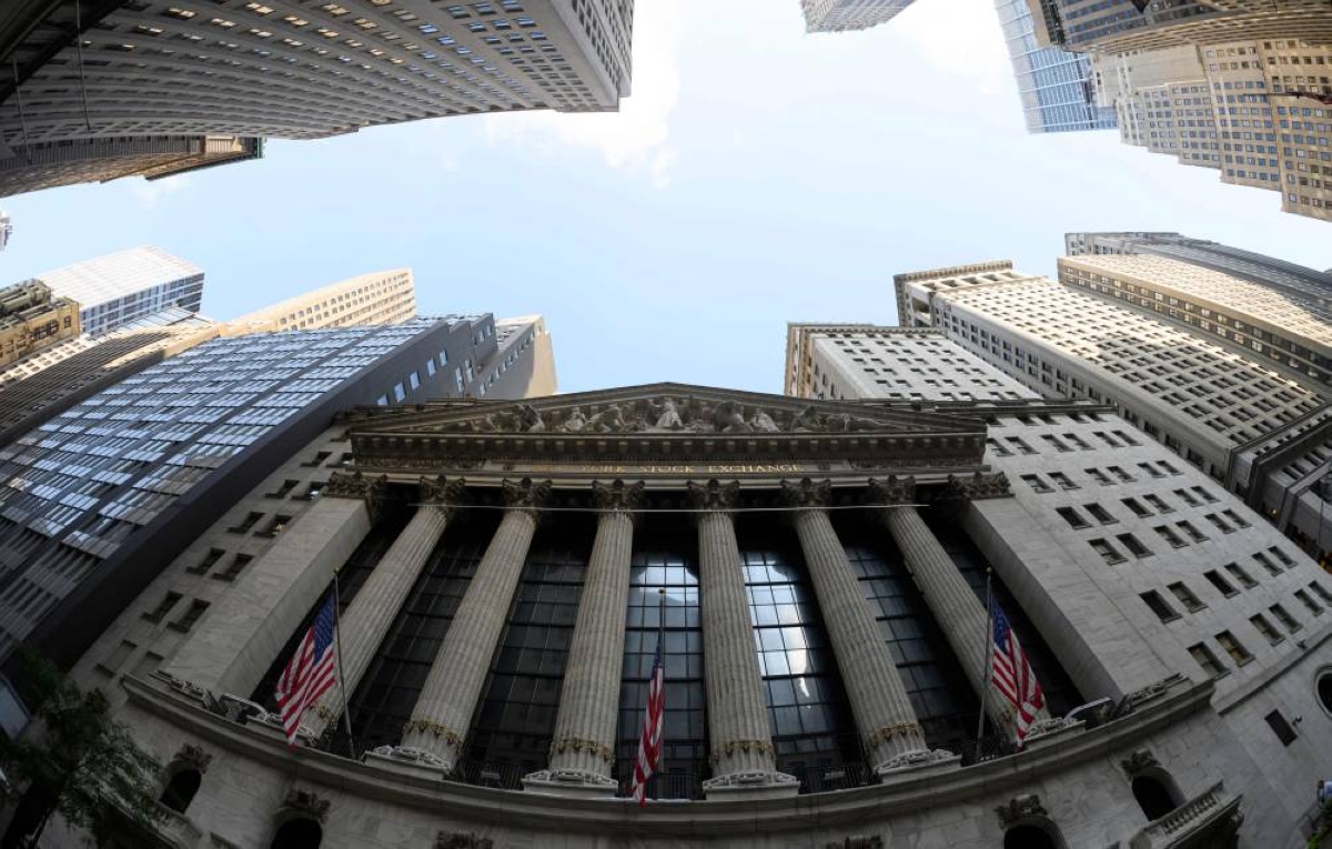 An external view of the New York Stock Exchange. High-flying US equities could face turbulence in the final days of a blowout corporate earnings season as investors confront an ‌increasingly tricky backdrop of spiking inflation and rising bond yields.