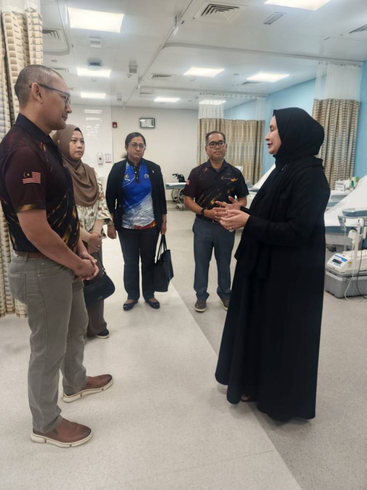 The event was attended by Malaysian ambassador Faizal Razali, who was welcomed by Salwa Mohammed al-Khamisi, director of the Blood Donation Centre. Also present was MAQ president Dr Mohd Faris Khamidi, together with embassy officials and members of the Malaysian community in Qatar.