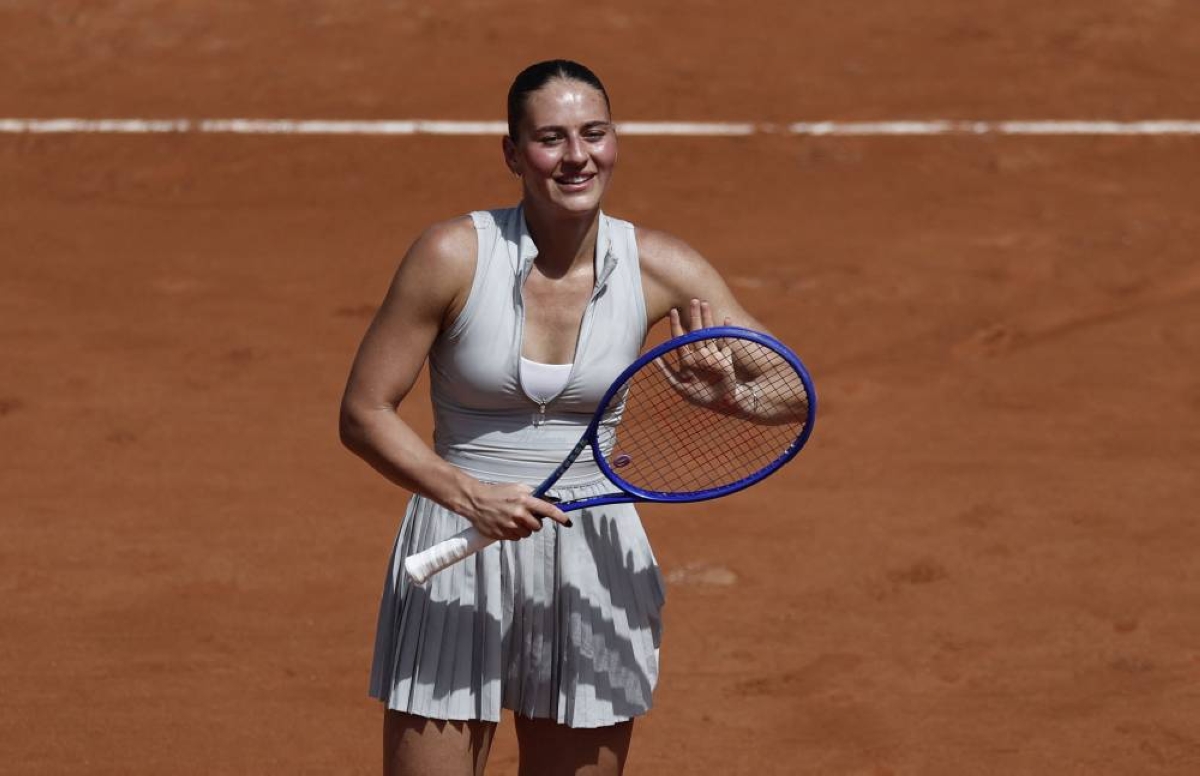 Ukraine's Marta Kostyuk beat Oksana Selekhmeteva, who was born in Russia but obtained Spanish nationality four days ago, 6-2, 6-3 to get her French Open campaign off to a strong start. (Reuters)