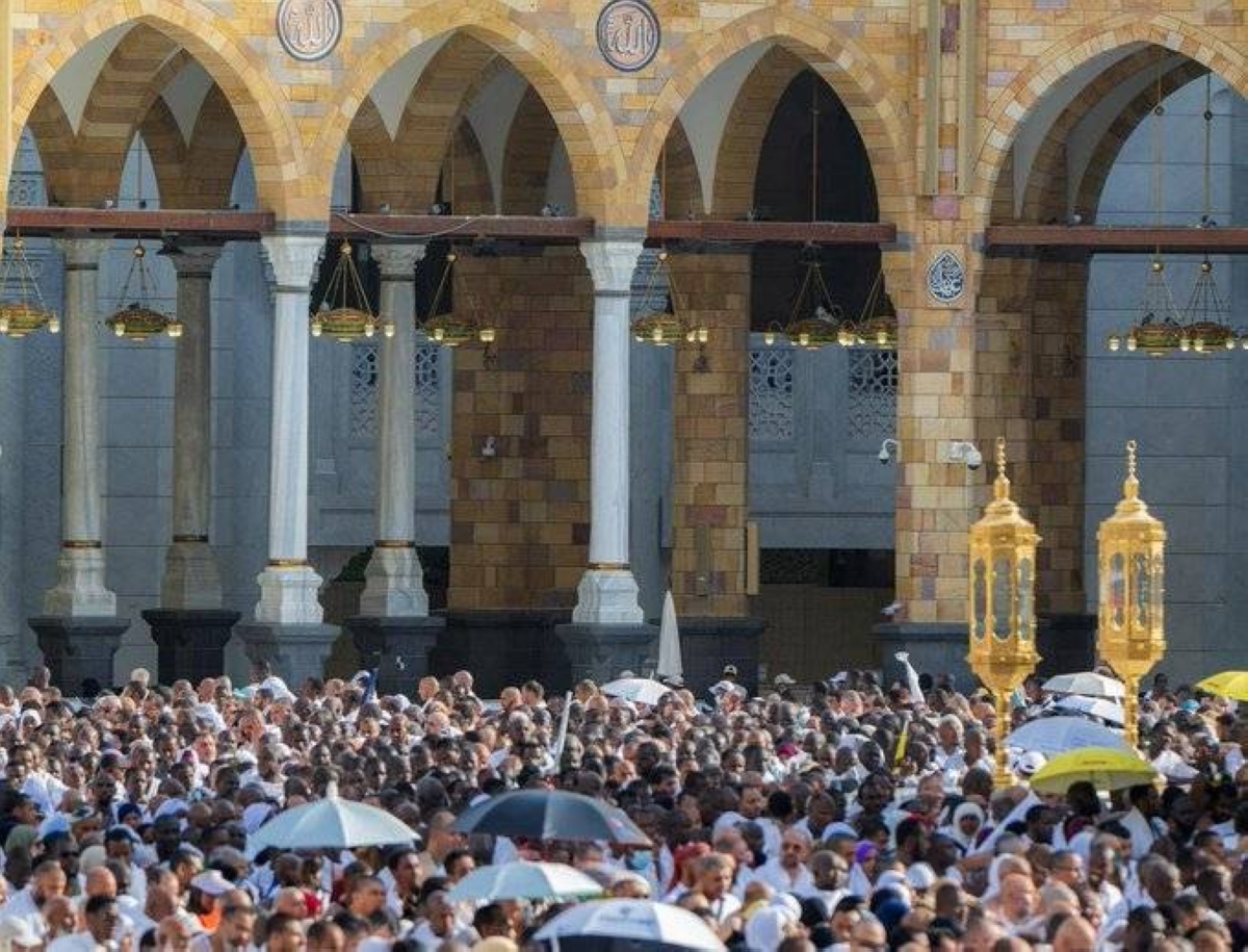 Pilgrims Perform Al-Ifadah circumambulation at grand mosque