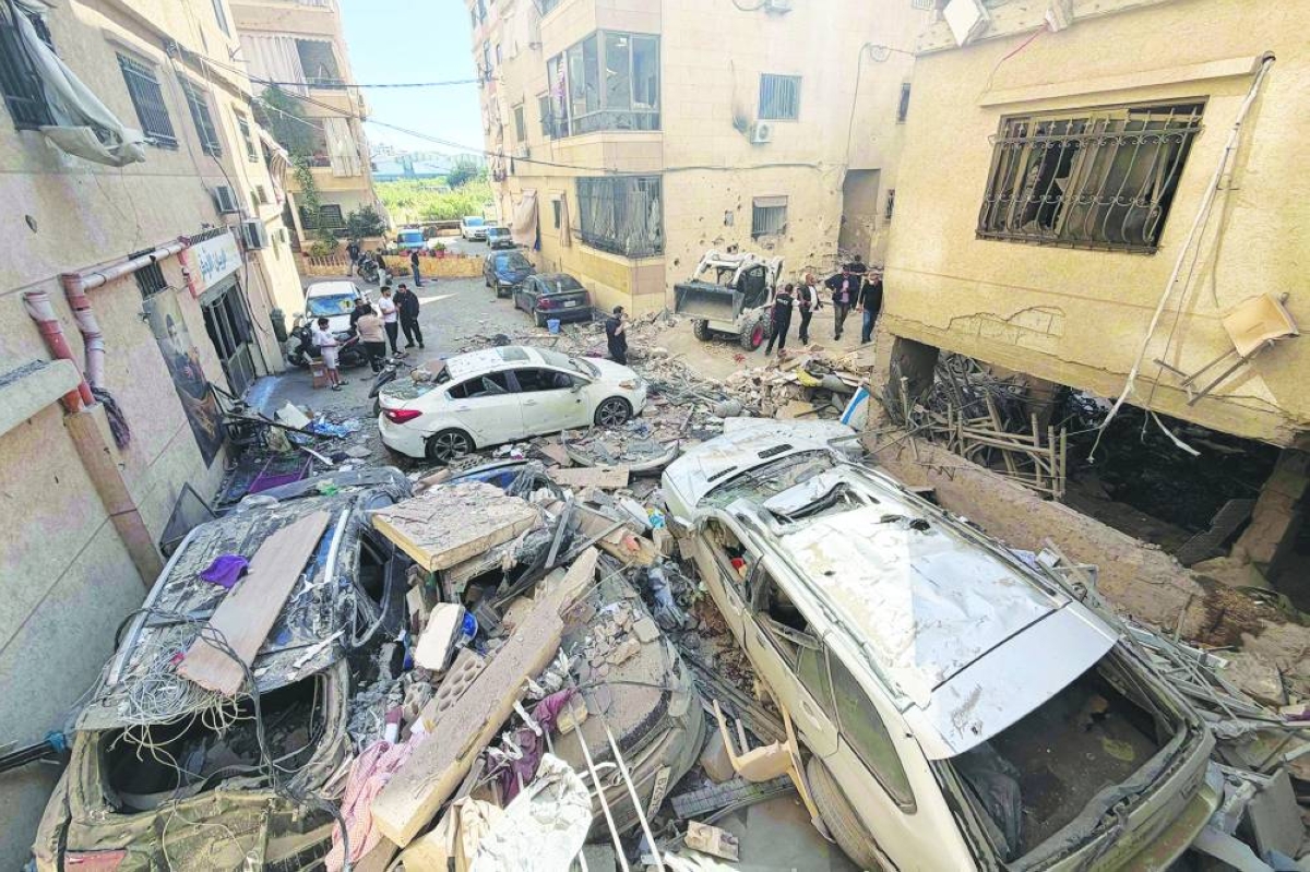 Israel targets Beirut suburbs