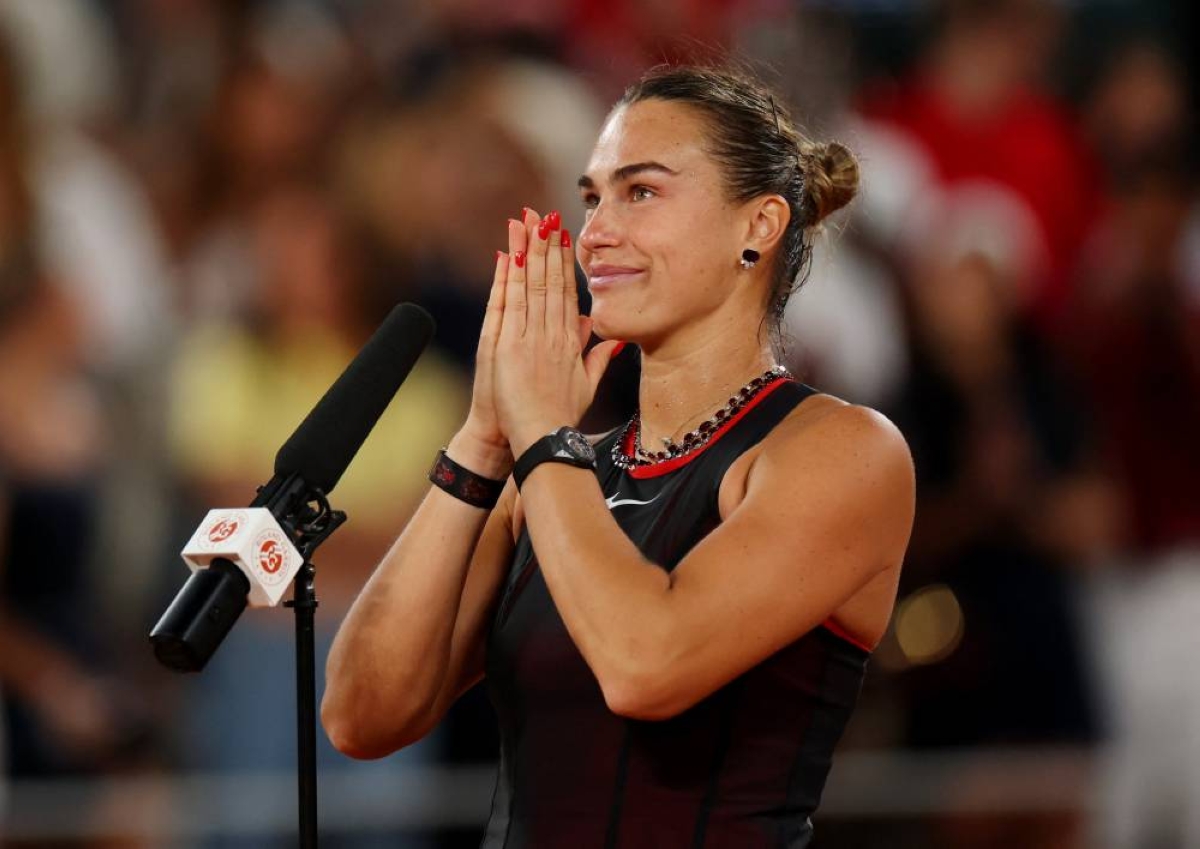 Sabalenka downs Osaka to reach French Open quarter-finals