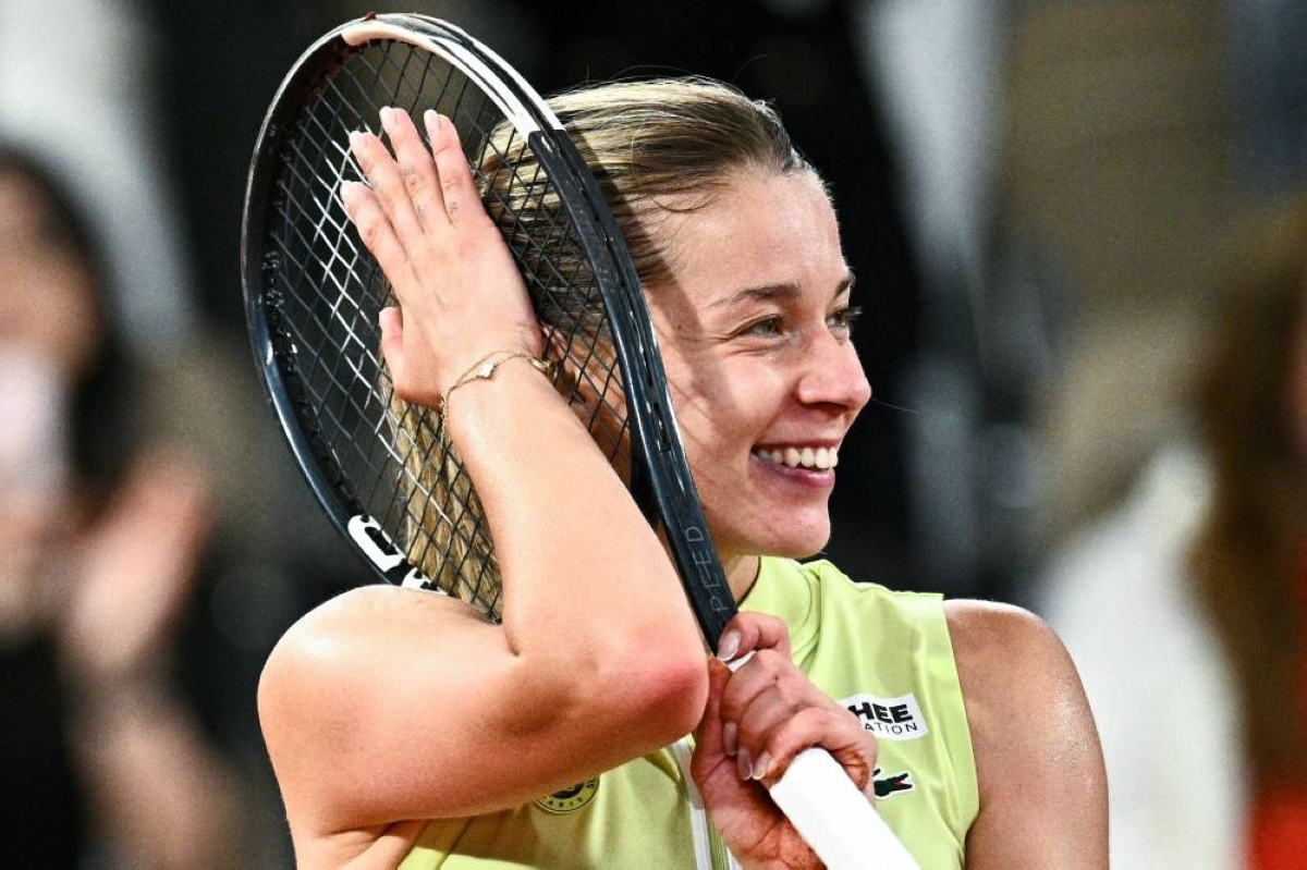 Qualifier Chwalinska downs Shnaider to reach French Open final