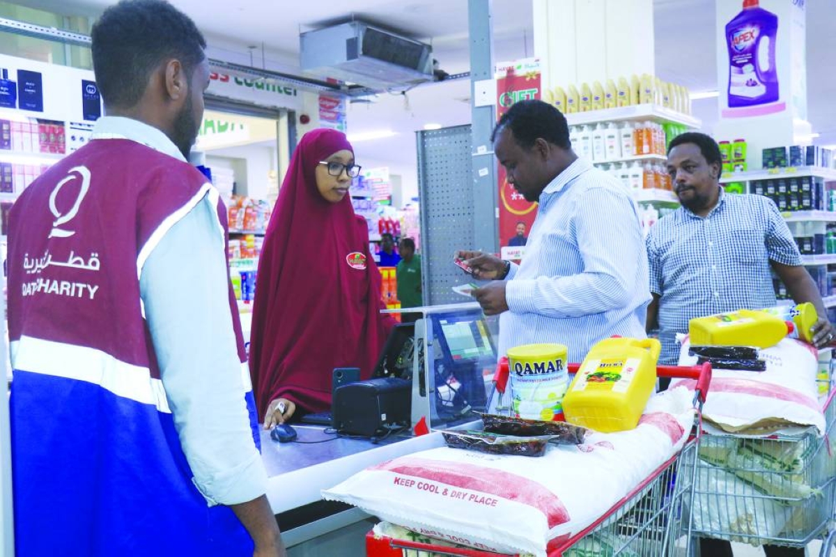 Qatar Charity distributes food baskets to Arab communities in Somalia