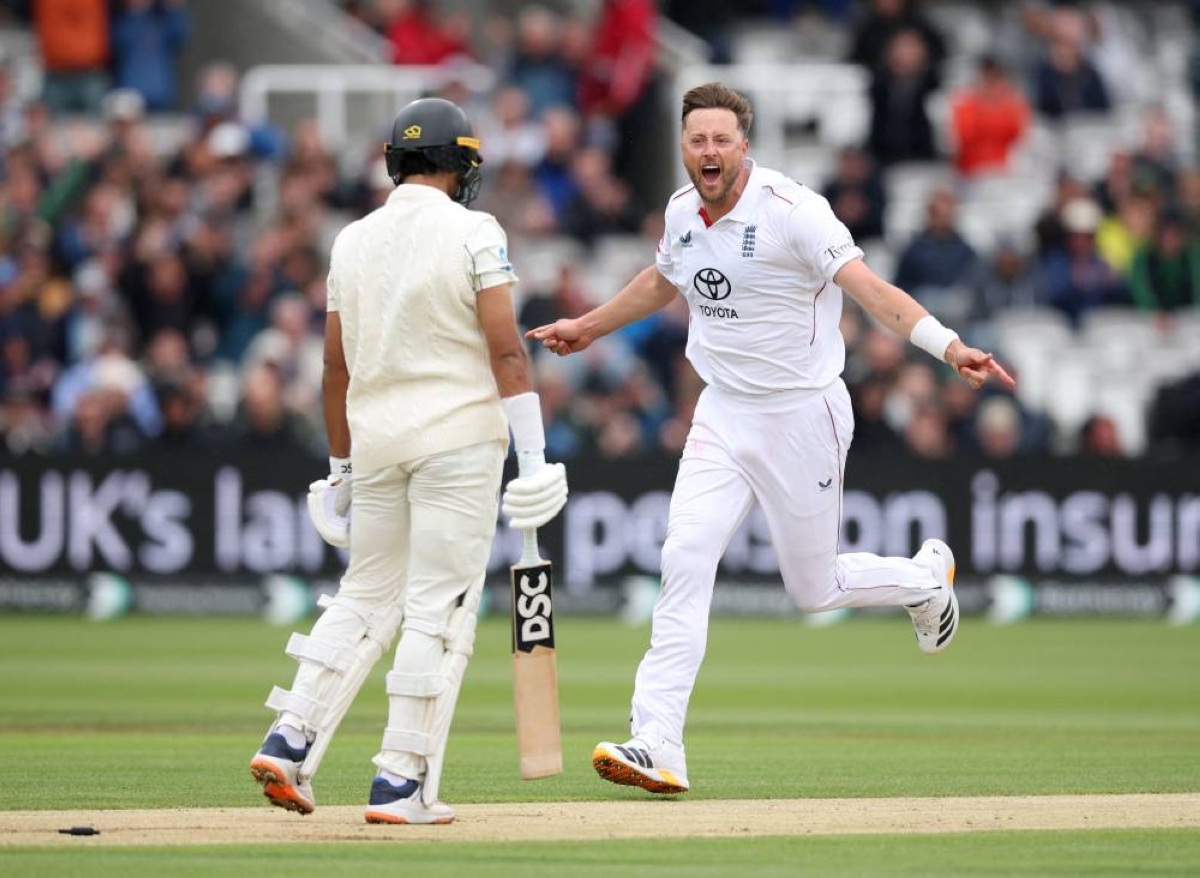 Robinson rocks New Zealand again as rain frustrates England at Lord's