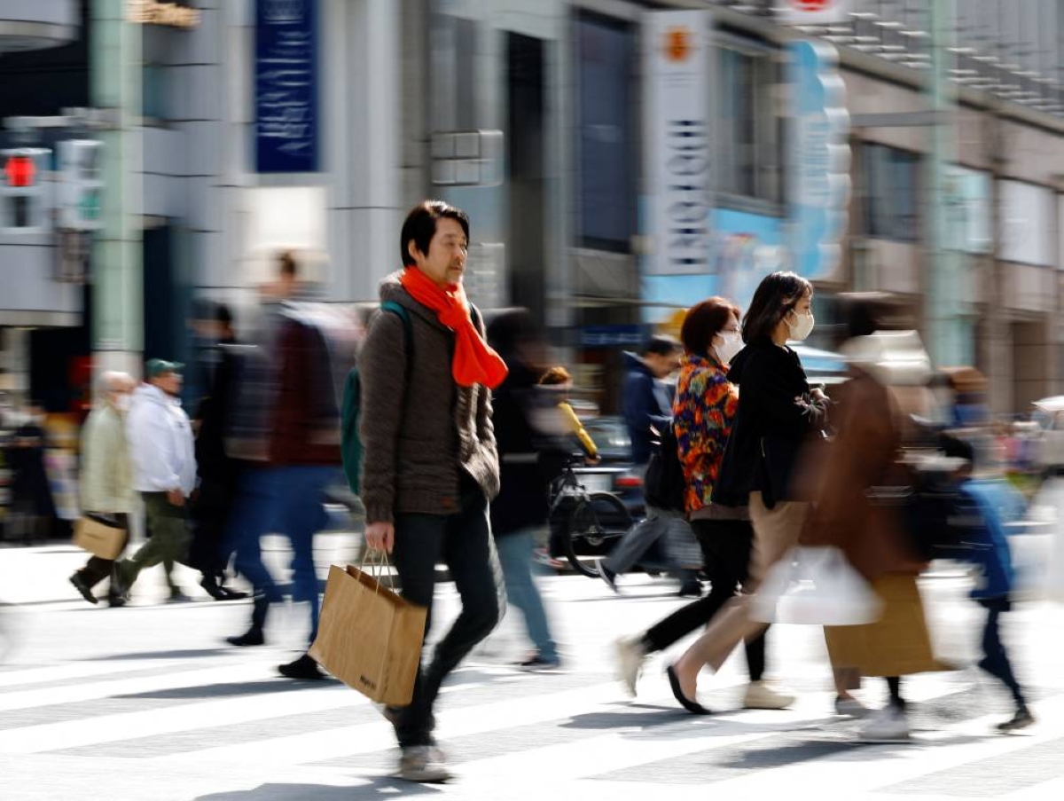 Japan’s growth holds up despite drop in business investment