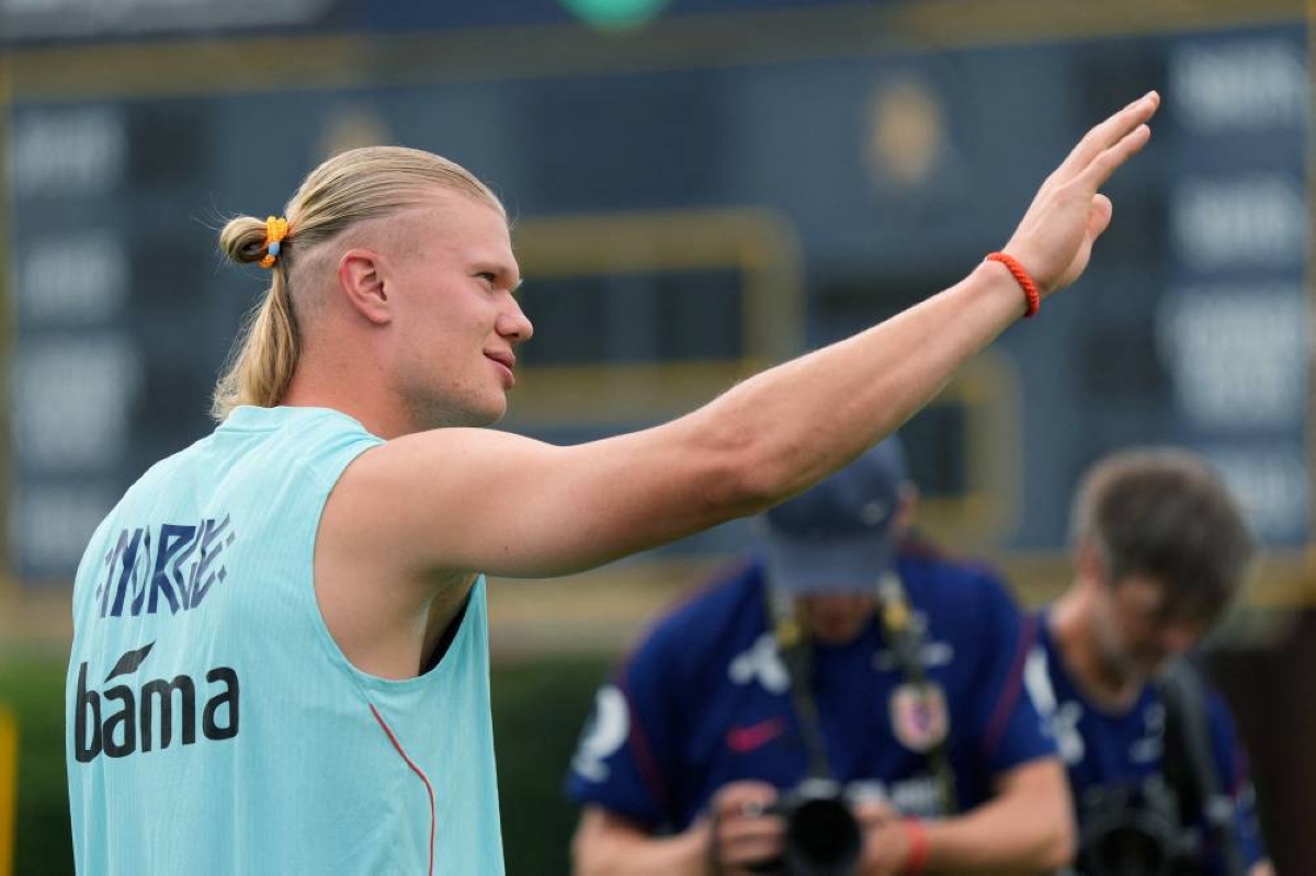 Golf, games and parenting tips - how Norway's Haaland is preparing for World Cup opener