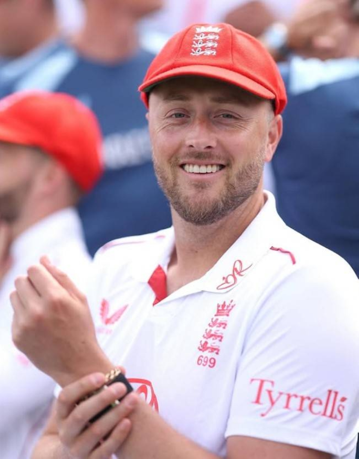 England's Robinson in doubt for second Test due to knee injury