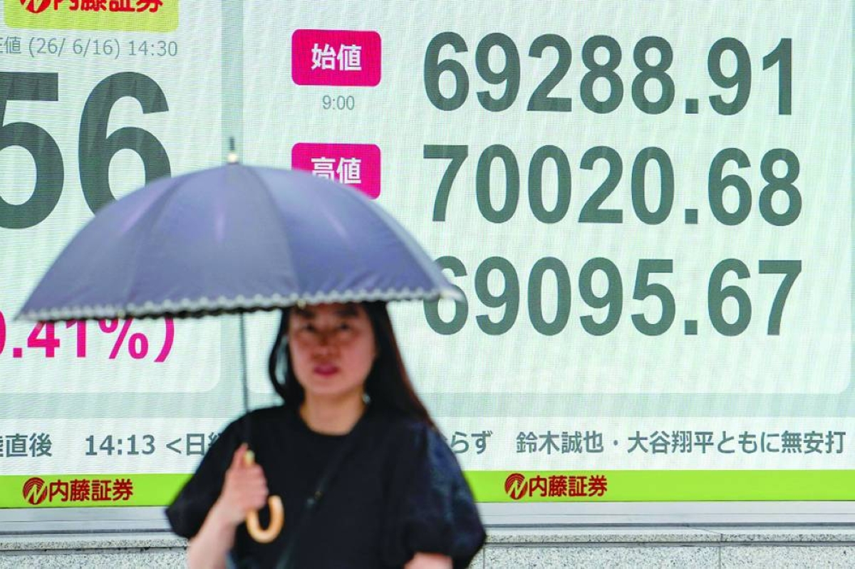 Asian markets extend rally, oil flat as peace optimism builds