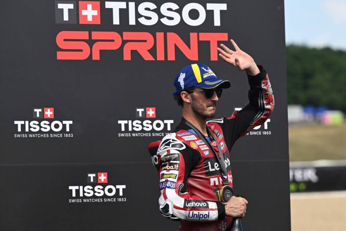 Bagnaia scorches to Czech MotoGP sprint victory, Bezzecchi crashes