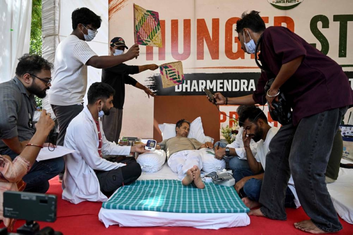 Indian activist moved to hospital after 20-day hunger strike