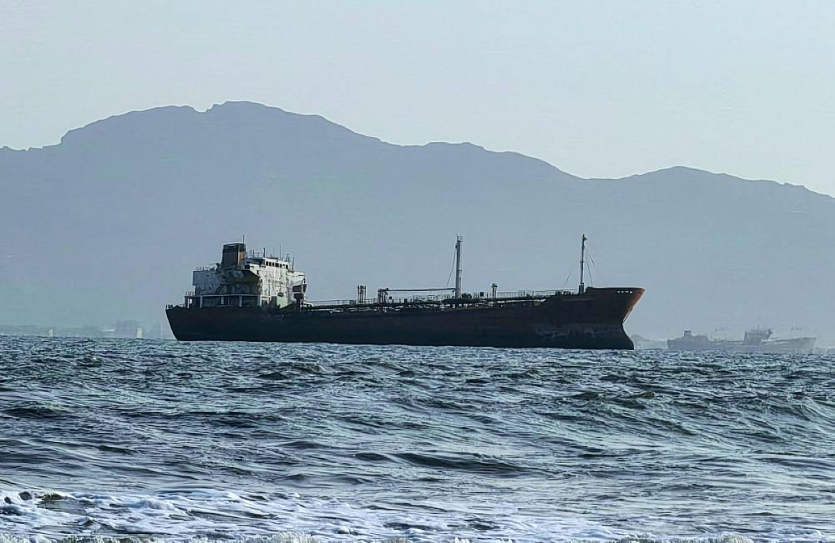 Two Chinese supertankers exit Red Sea