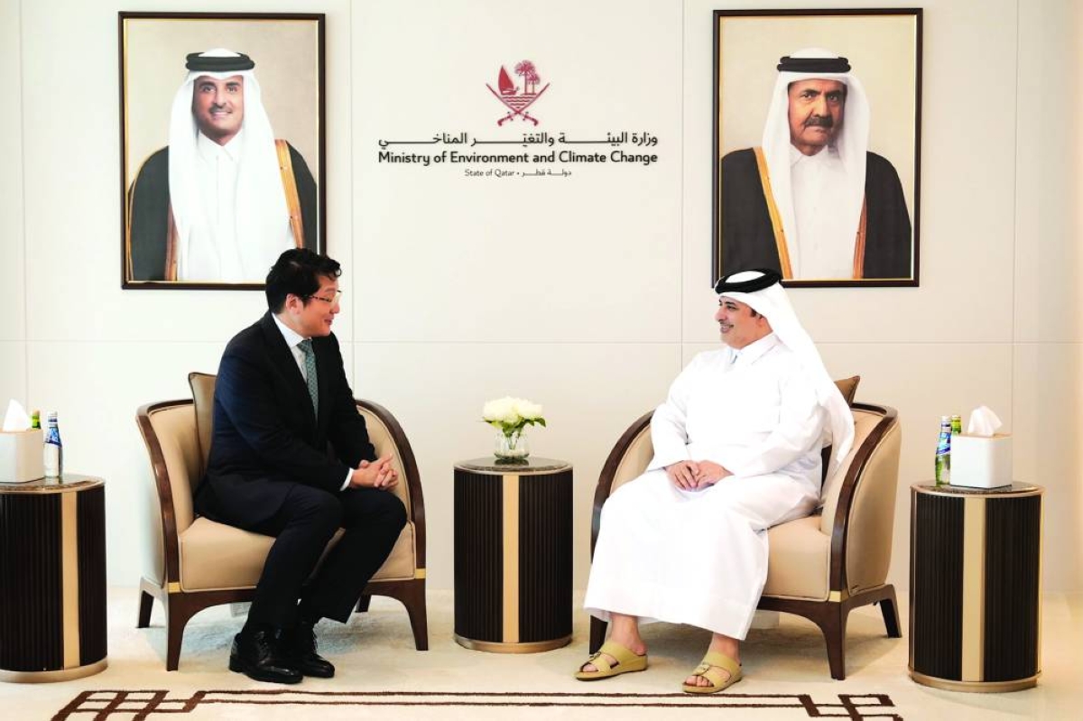 Minister meets Korea's ambassador