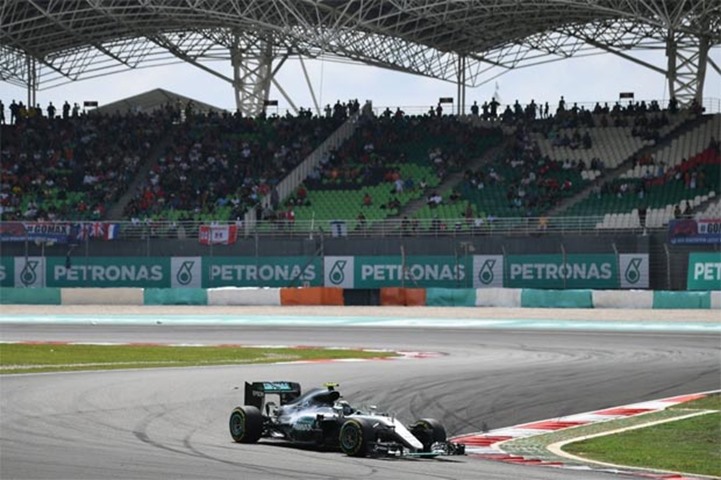Mercedes AMG Petronas F1 Team\'s German driver Nico Rosberg takes a corner during the race