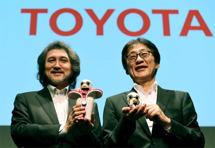 Toyota executives Fuminori Kataoka (left) and Moritaka Yoshida with the Kirobo Mini