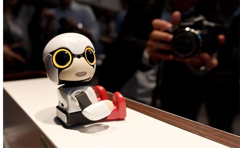 Kirobo Mini blinks its eyes and speaks with a baby-like high-pitched voice