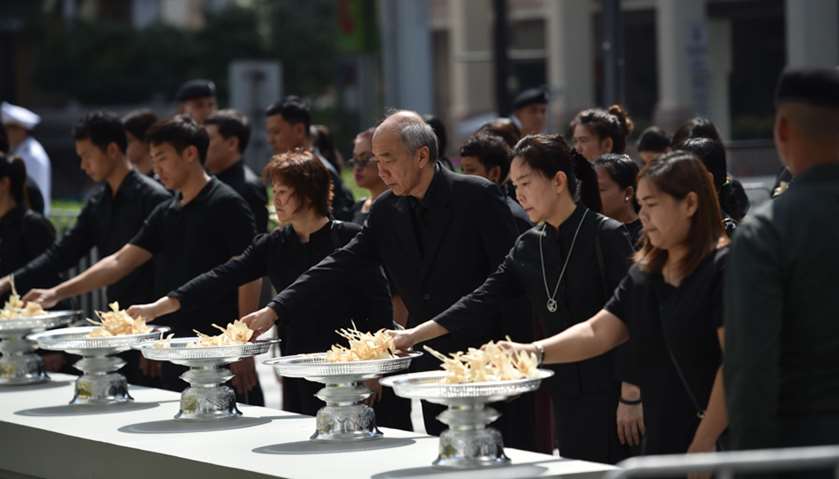 Mourners lay flowers as a sign of respect for the late Thai king Bhumibol  Adulyadej in Bangkok