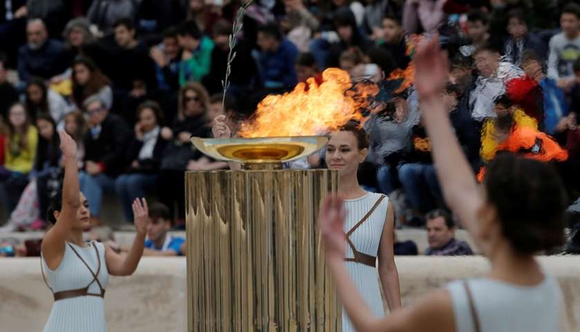 General view of the flame during the ceremony

