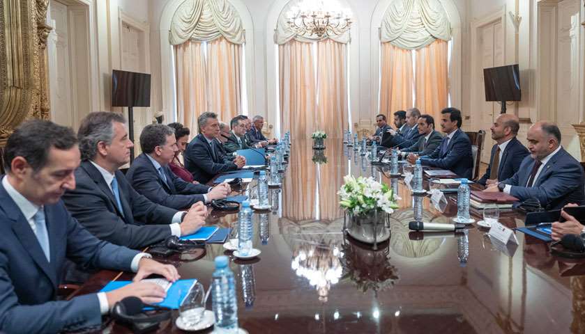 His Highness the Amir Sheikh Tamim bin Hamad al-Thani holds discussions with Argentine delegation