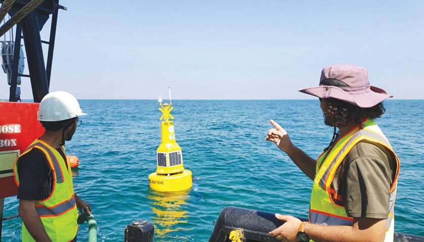 Pollution warning buoys at ports