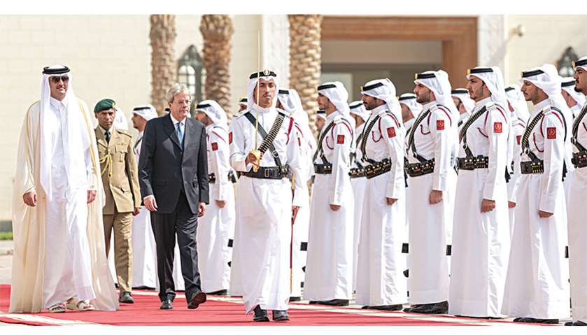 Italian Prime Minister, accompanied by His Highness the Emir, reviews a guard of honour