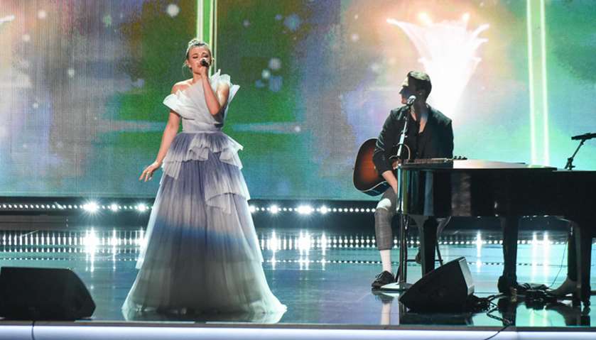 Pop star Rachel Platten performs on stage during the 2017 Miss Universe Pageant