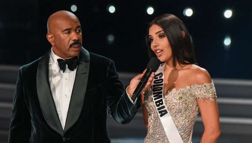 Host Steve Harvey speaks to Miss Colombia 2017 Laura Gonzalez during the 2017 Miss Universe Pageant