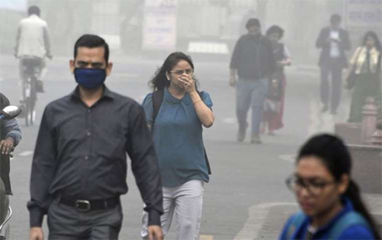 People walk on a street as smog shrouded the roads of the world\'s most polluted capital