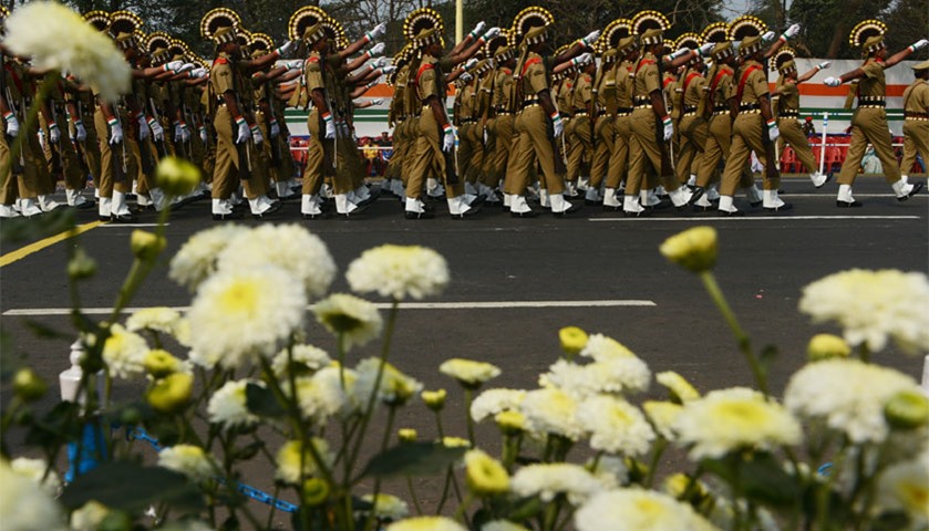 Indian Paramilitary personnel march during the parade