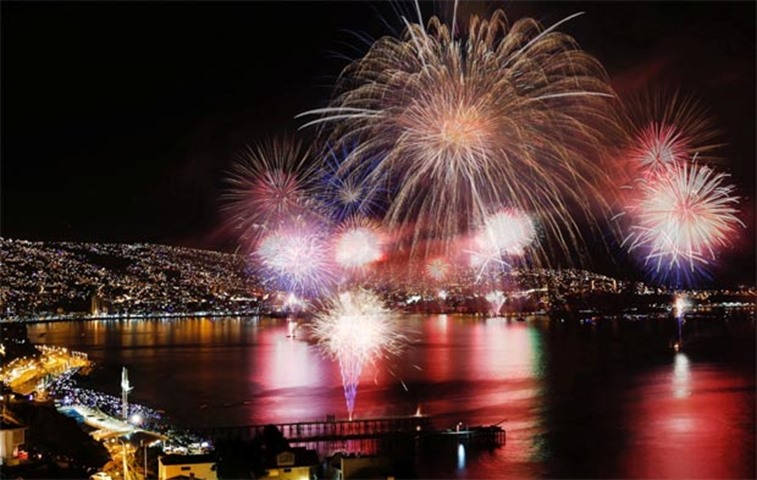 Fireworks explode during a pyrotechnic show to mark the New Year in Valparaiso, Chile