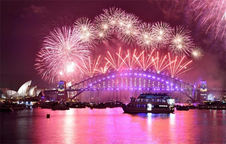 Fireworks erupt over Sydney\'s iconic Harbour Bridge and Opera House during the New Year celebrations