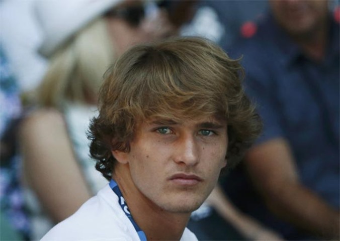Alexander Zverev, brother of Mischa Zverev, looks on during his brother\'s match against Andy Murray