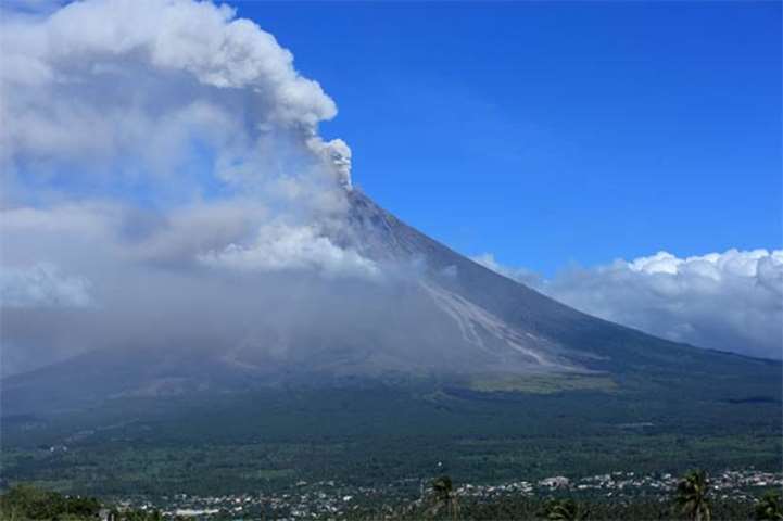 Ash spews from the Mayon volcano which has forced residents to flee