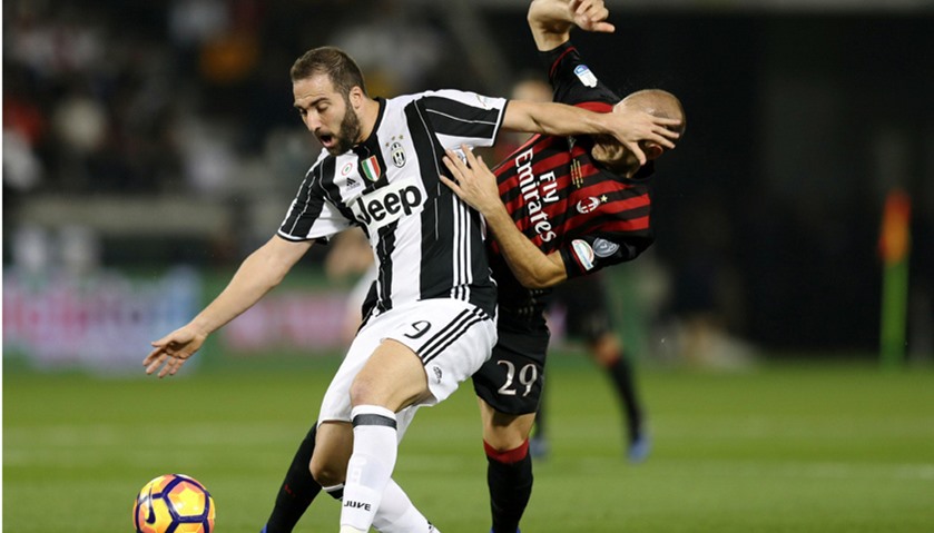 Juventus\' Gonzalo Higuain fights for the ball with AC Milan\'s Gabriel Paletta.