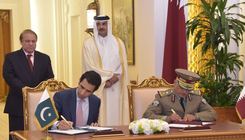 HH the Emir Sheikh Tamin bin Hamad al-Thani and Pakistan PM Nawaz Sharif witnessing signing of MoU